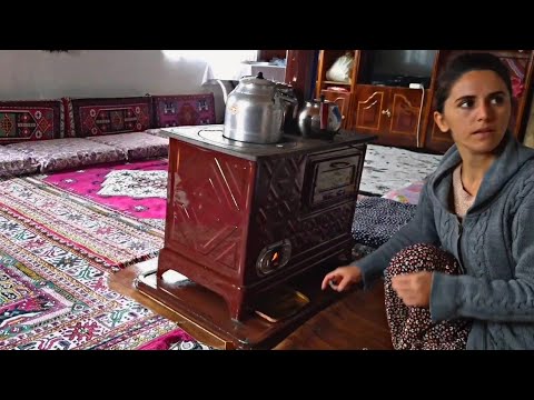 Видео: Еда и чай на кухне в деревенском доме | Хлеб на листе | Последние дни осени | Сельские дела