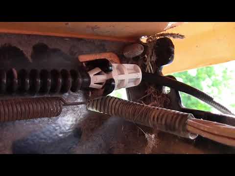 Видео: Замена троса отбора мощности Cub Cadet LTX 1046
