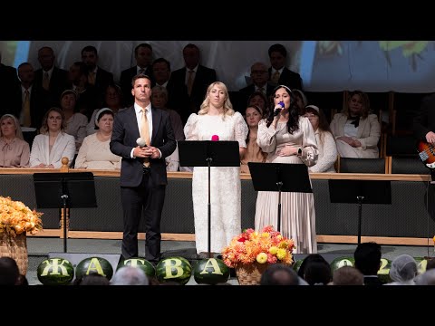 Видео: Пение «Жатвы день» - Дмитрий, Елена и Лена