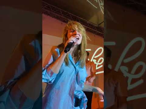 Видео: Обе две и Вадик Королёв - Хаски (акустика) @Union двор (18-08-22)