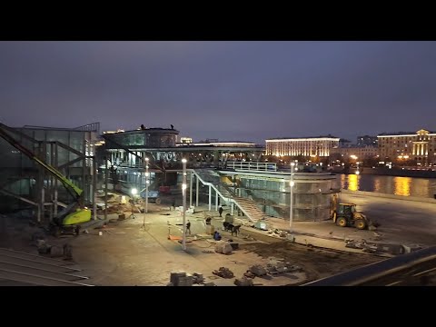 Видео: Лебеди, вороны, белки и коты обедают в парке Горького. Реконструкция Пушкинской набережной. 27102025