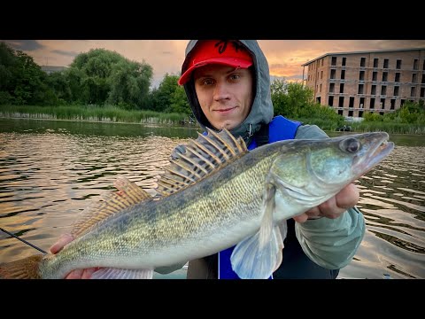 Видео: ЗНАЙШЛИ ВЕЛИКИХ СУДАКІВ В ЦЕНТРІ МІСТА! Рибалка у Вінниці з Човна ЛІТО 2025!