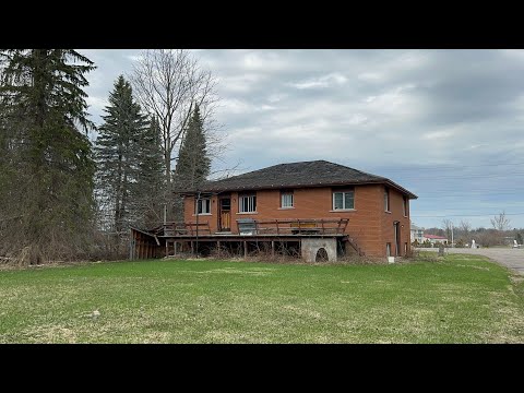 Видео: Я почти срезал путь до подвала этого заброшенного дома.