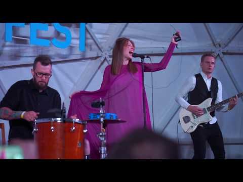 Видео: Обе две - Ты выглядишь так несовременно, 09.08.2017, СПб, live