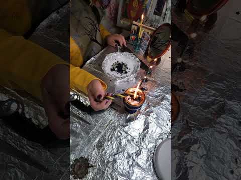 Видео: Ритуал на очищение от злых духов, подселенцев.