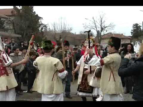 Видео: Иванов ден в с.Гиген 2012.avi (22)