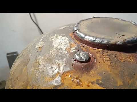 Видео: Буржуйка с бойлера#буржуйка с водонагревателя#буржуйка в гараж#легко и просто