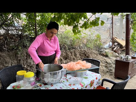 Видео: Изготовление фруктового сыра / Повседневная жизнь в горной деревне