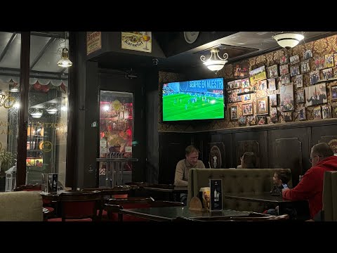 Видео: Ленивый воскресный 13 день в Риге. Вечерняя прогулка по старому городу. Пьём пиво смотрим футбол 