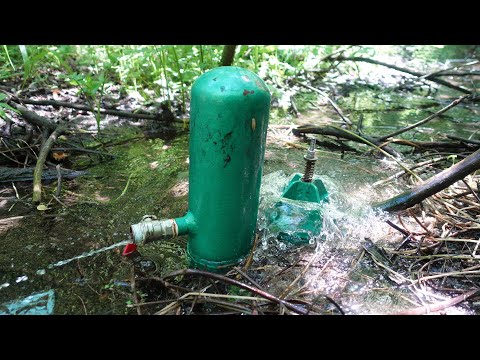 Видео: Полив без электричества. Ручей сам подает воду вверх. Гидротаран.