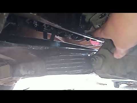 Видео: Как снять поддон с 412 Москвича не извлекая двигатель...