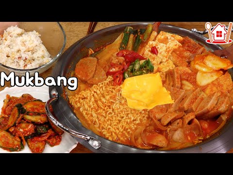 Видео: Пара Mukbang│Budae Jjigae (тушеная ветчина по-корейски) с кукурузным рисом