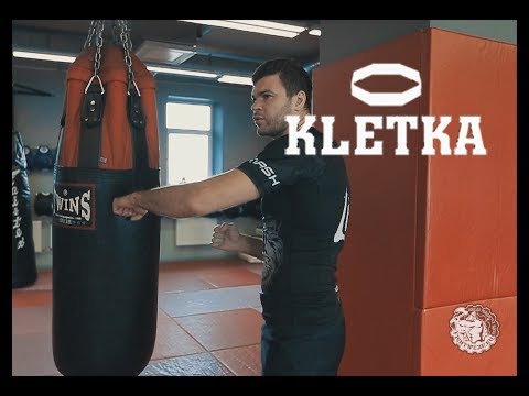 Видео: Польза и вред работы с мешком без перчаток. Артем «Лев» Левин и Андрей Басынин