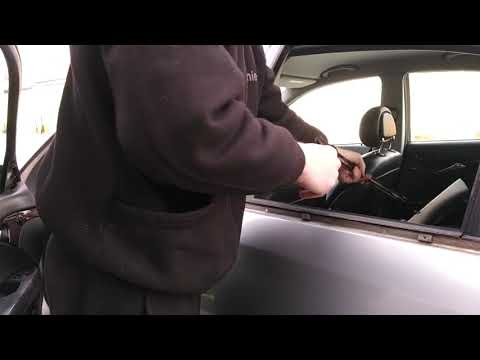 Видео: Как снять заменить стекла задней двери MERCEDES W211/demontaz zamiana bocznej szyby drzwi tyl!