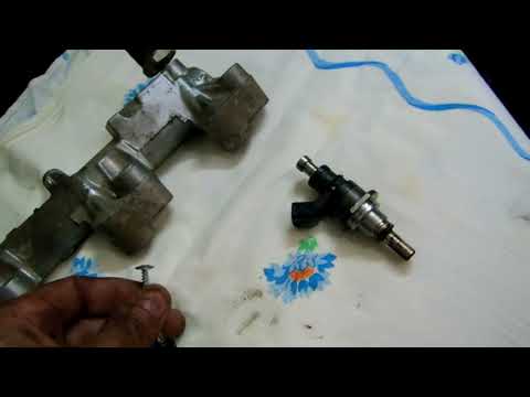 Видео: Мазда CX-7 ревизия топливных форсунок, клапан PCV (Омск)