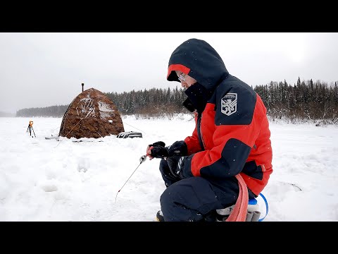 Видео: БЕЗМОТЫЛКА  / РЕКА С ПРОЗРАЧНОЙ ВОДОЙ / НОЧЬ В ПАЛАТКЕ на ЛЬДУ