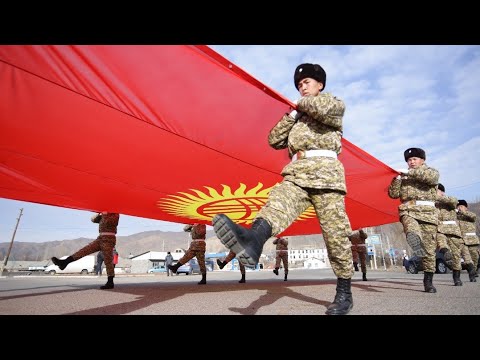 Видео: Алайдын борборуна Кыргыз Республикасынын туусу орнотулду.