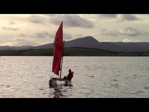Видео: Спуск самодельного катамарана на воду (и первые ходовые испытания)