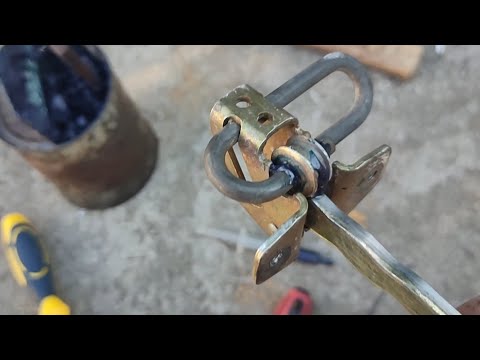 Видео: Скрип ограничителя двери Opel Omega B