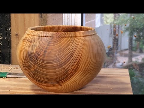 Видео: Ричард Раффан превращает чашу из гималайского кедра в нечто большее