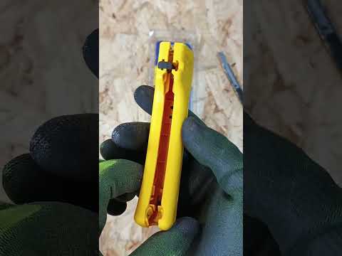 Видео: Как снять изоляцию с провода?! С этим инструментом это легко и быстро 🚀 за просмотр бонус - лайфхак