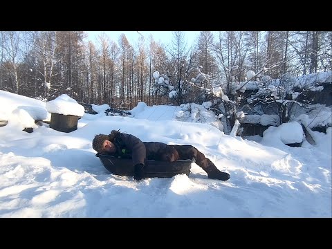 Видео: Сани волокуши для маленького мотобуксировщика на 380-ой гусенице.