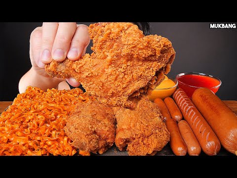 Видео: жареный цыпленок и острая лапша, колбаса FRIED CHICKEN 🍗 FIRE NOODLES & SAUSAGE EATING ASMR MUKBANG