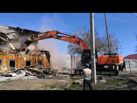 Видео: Экскаватор Hitachi 240 ломает дом