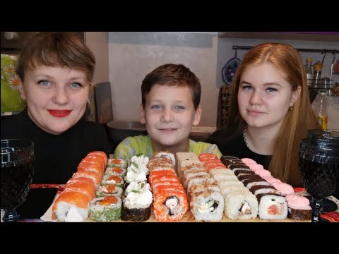 Видео: Мукбанг Роллы /Маша приехала, отмечаем 20К в ТикТоке/Отвечаем на вопросы