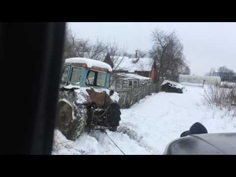 Видео: Вытаскиваем трактор МТЗ который стоял 10 лет,будем ремонтировать