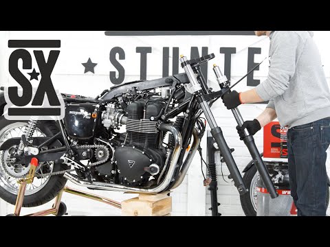 Видео: Установка Вилки Triumph Bonneville Каферейсер