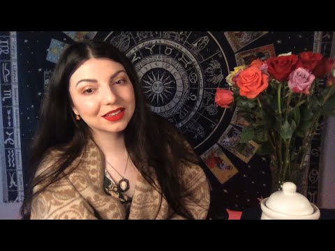 Видео: ЖАЛЕЕТ ли Он ЧТО Вы НЕ с Ним? Таро Юлия Петрова