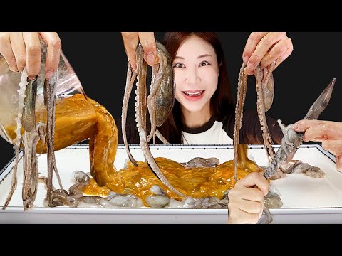 Видео: Сырый осьминог 🐙+ морские огурцы 🌊 Мукбанг