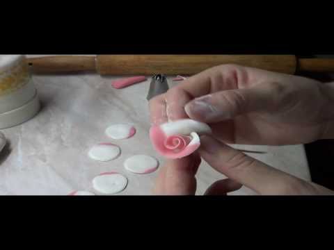 Видео: Розы из мастики на торт