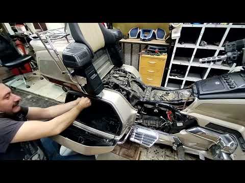 Видео: Разбор задней части Honda GL1500 GoldWing