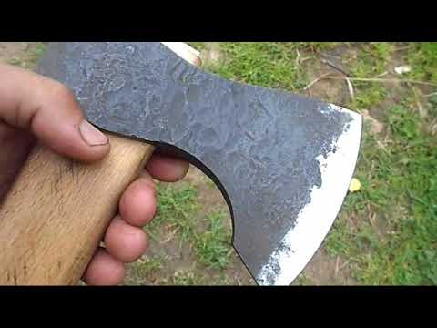 Видео: Закалка кованого топора.