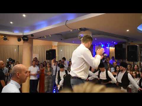 Видео: Копачка Драмче, Изведба на орото „Копачка“ на свадба на пара внукот на ороводецот дедо Митко