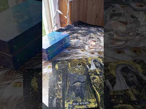 Видео: Есть ли у вас соперник, мужчина горит ей😱🔥#эзотерика#tarot #таро#тароонлайн 