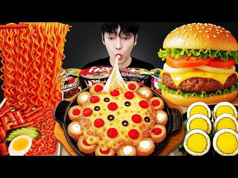 Видео: ASMR MUKBANG небольшой магазин, острый рамэн, хот-доги, кимбап, ттеокбокки !! Корейский магазин