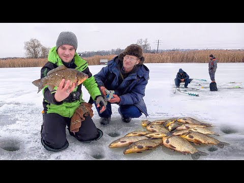 Видео: ДЕД НАШЁЛ КАРАСЯ... ТЯГАЕТ с ОДНОЙ ЛУНКИ!!! РЫБАЛКА на КАРАСЯ ЗИМОЙ!!! ЗНАКОМСТВО с ИВАНЫЧЕМ