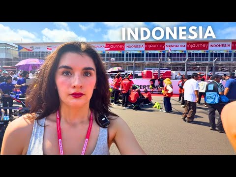 Видео: Я посетил Индонезию, чтобы посмотреть новый вид спорта
