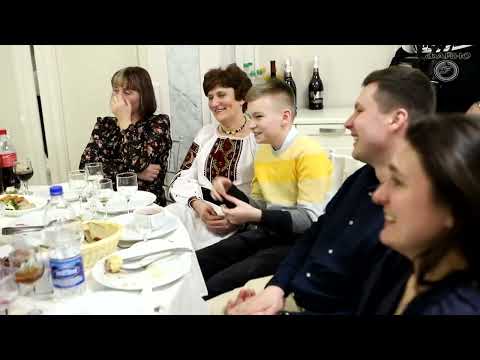 Видео: КОНКУРС НА ВЕСІЛЛІ "МІКРОФОН ПРАВДИ"