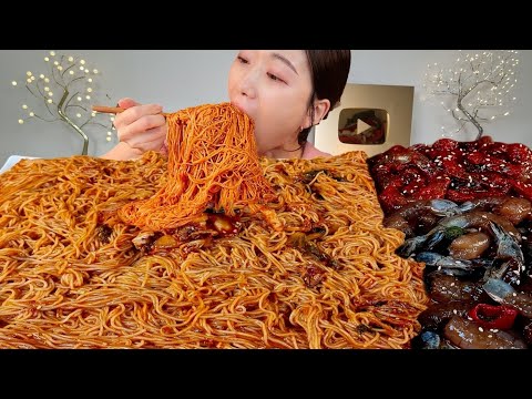 Видео: ASMR Острая лапша кимчи с маринованными сырыми креветками 🤤 Мукбанг