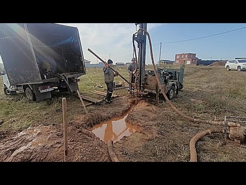 Видео: Бурим сложные грунты на большую глубину.Наращиваем колонну.Нюанс #буровоедело#бурение #скважина