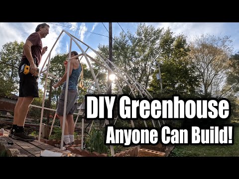 Видео: Как построить теплицу из ПВХ-полимерного туннеля: полностью самостоятельная сборка!