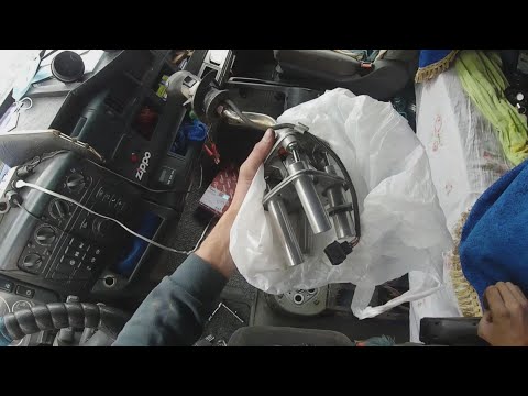 Видео: Ремонт рычага кпп МАН ТГА, замена поршней и резинок. Прокачка гидропривода гидрокулисы