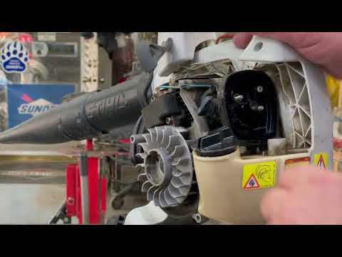 Видео: Ручной воздуходув Stihl BG86: разборка карбюратора