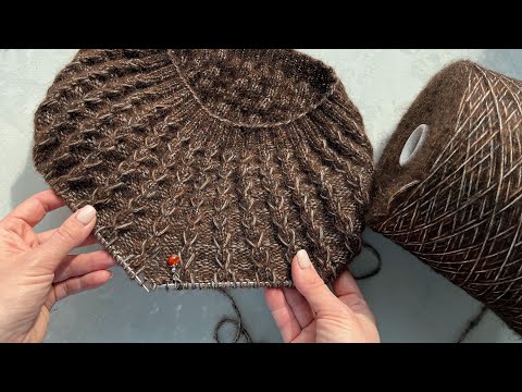 Видео: Красивый объемный узор спицами на основе резинки 2 на 2!