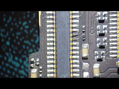 Видео: Восстановление коннектора iPhone 5 под микроскопом | Recovering the iPhone 5 connector
