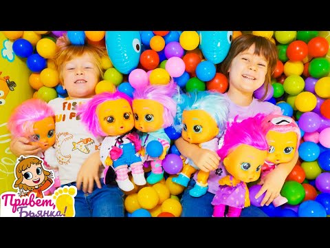 Видео: Бьянка и Маша Капуки нянчат куклы Край Бебис! Пупсы Cry Babies плачут! Игры в готовку и дочки матери